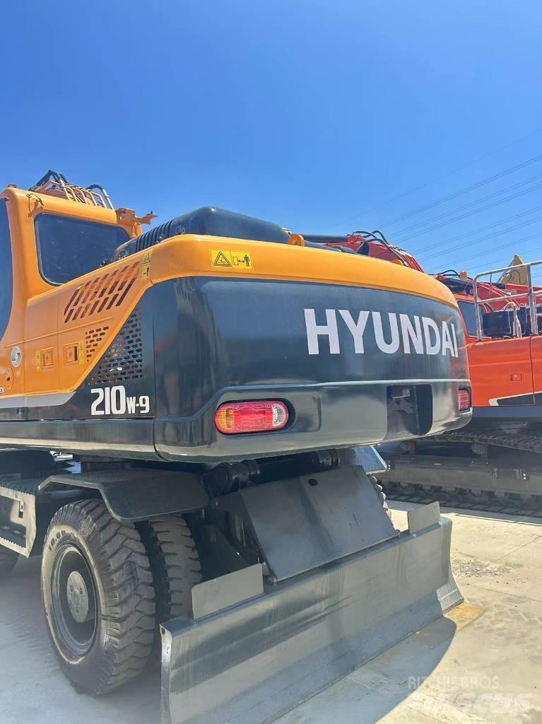 Hyundai R210W-9 Ratiniai ekskavatoriai