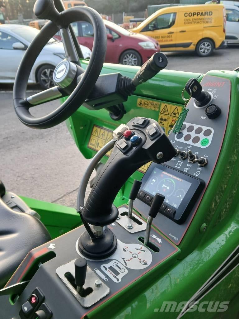 Avant 760i Daugiafunkciniai pakrovėjai