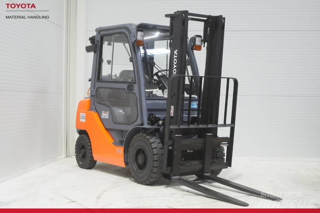 Toyota 02-8 FGF 25 LPG (dujiniai) krautuvai