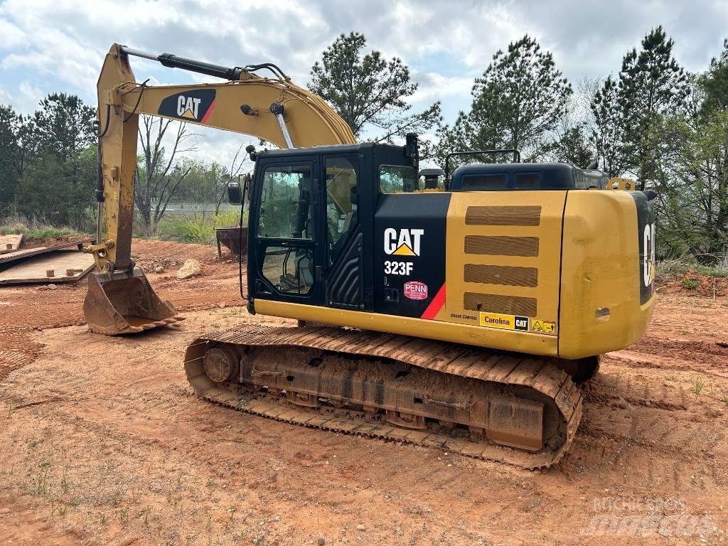 CAT 323FL Vikšriniai ekskavatoriai