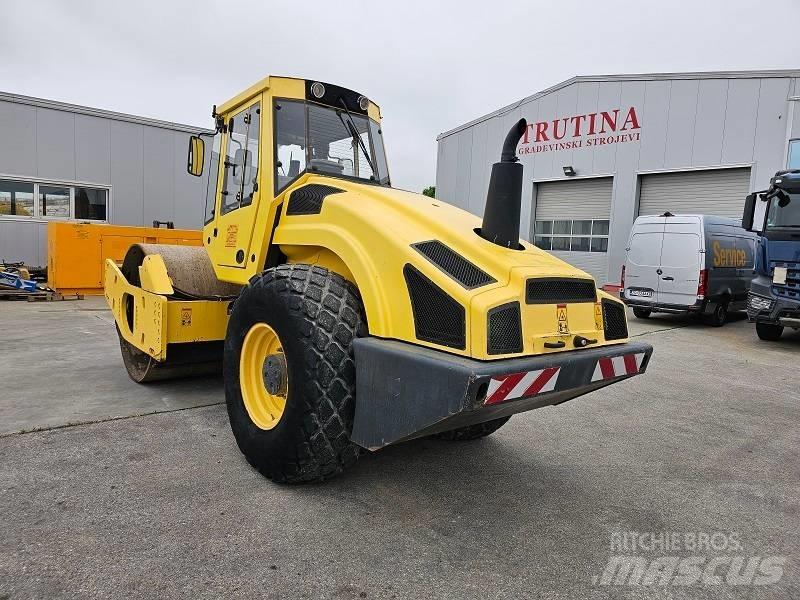Bomag BW 213 D H-4 Vieno būgno volai