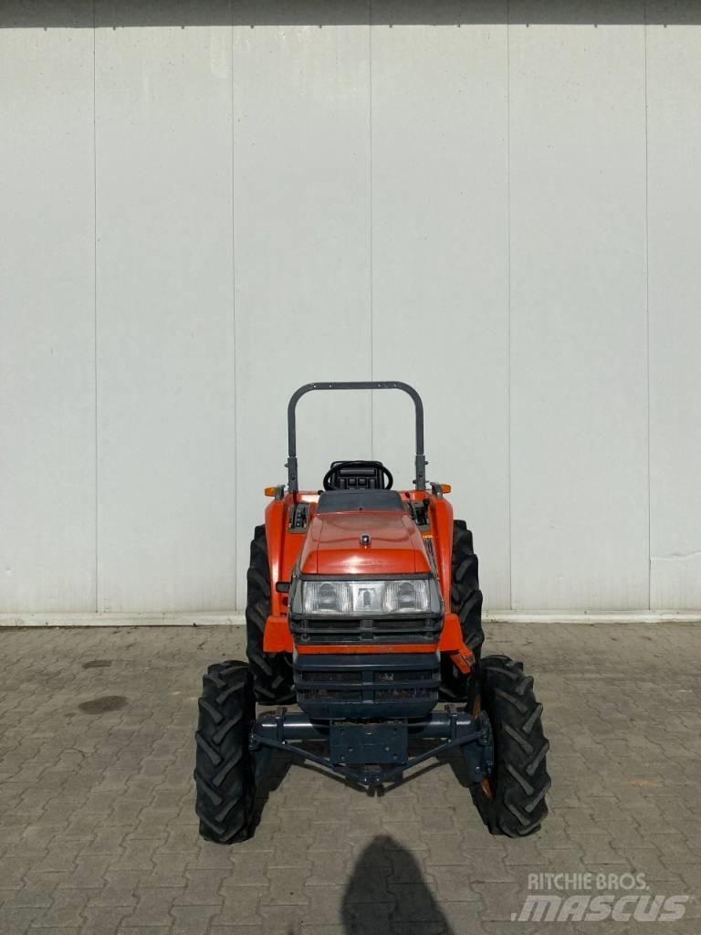 Kubota GT26 Naudoti kompaktiški traktoriai