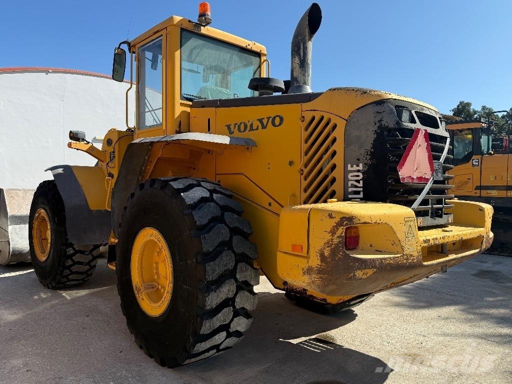 Volvo L 120 E Naudoti ratiniai krautuvai