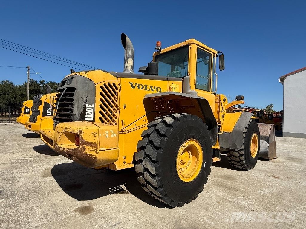 Volvo L 120 E Naudoti ratiniai krautuvai