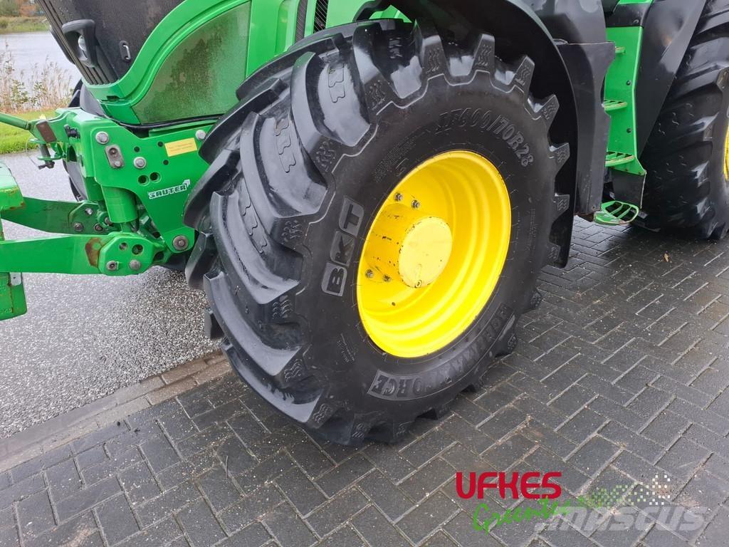 John Deere 6215 R Traktoriai