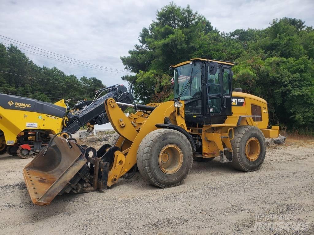 CAT 926M Naudoti ratiniai krautuvai