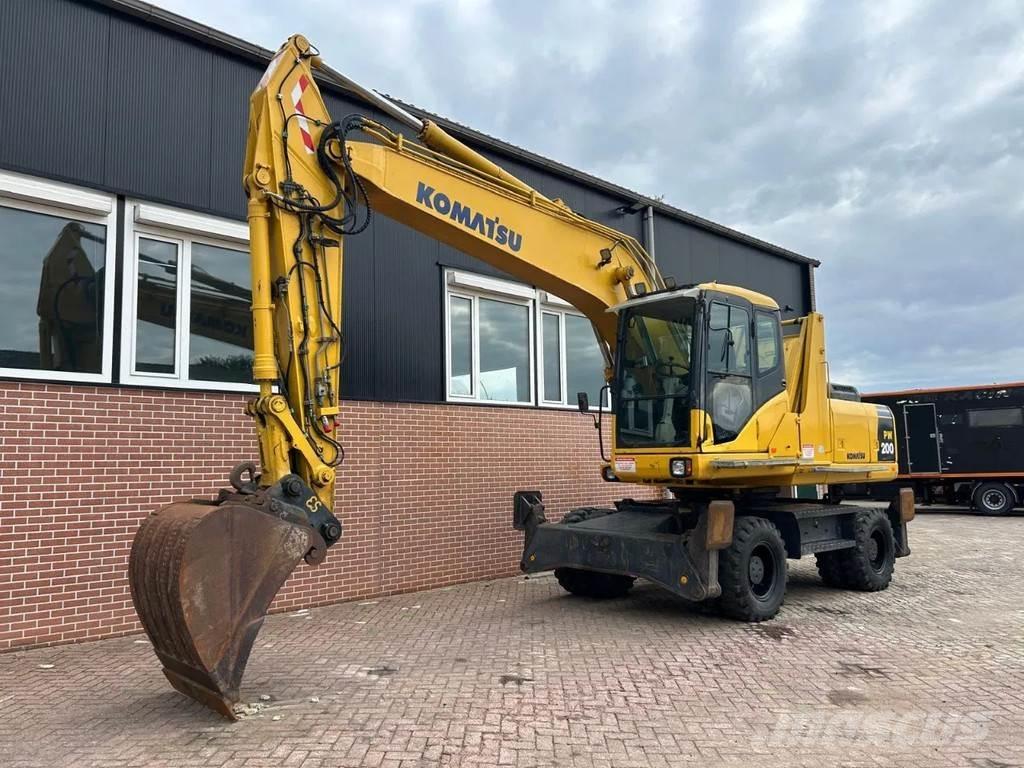 Komatsu PW200 Ratiniai ekskavatoriai