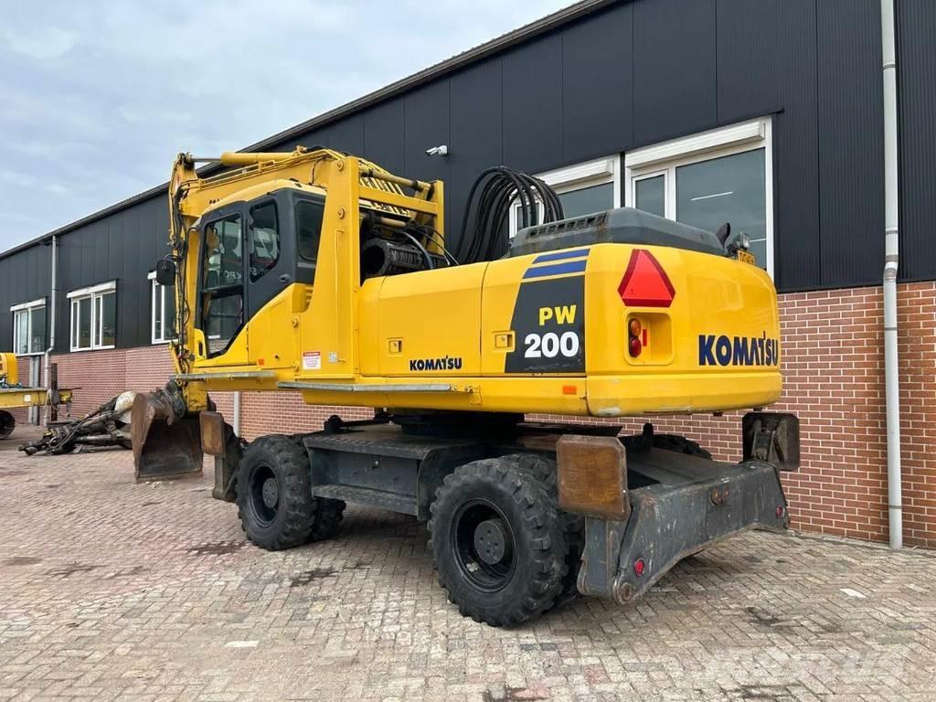 Komatsu PW200 Ratiniai ekskavatoriai