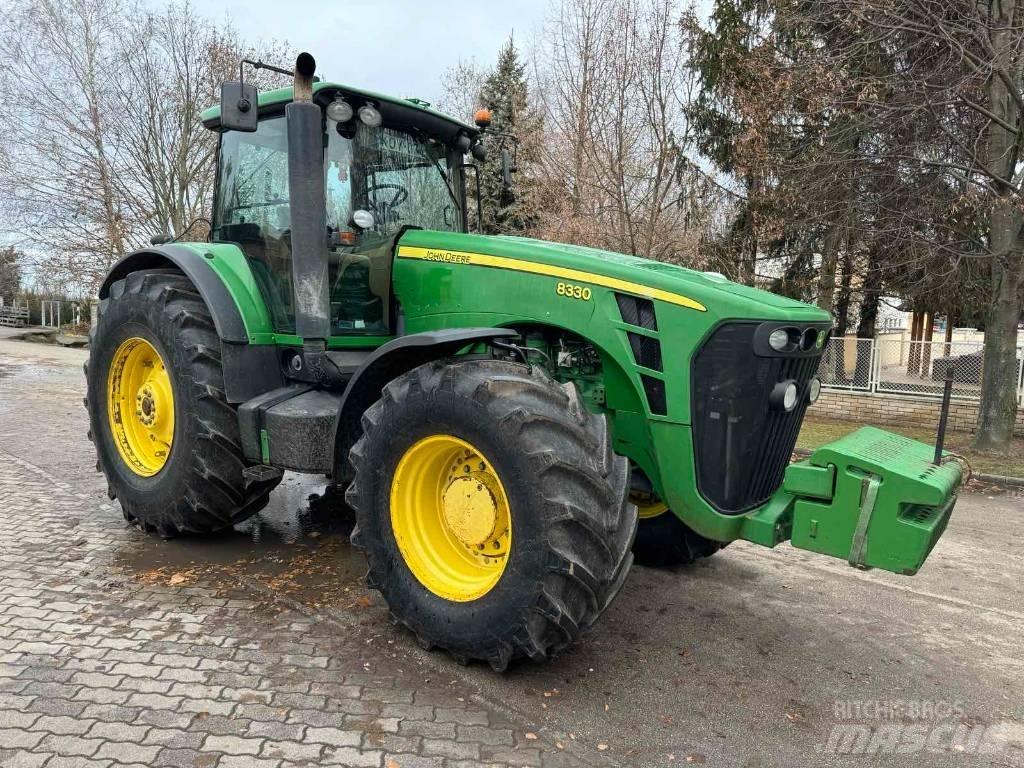 John Deere 8330 Traktoriai