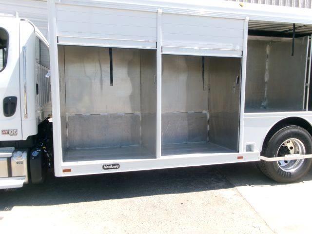 Freightliner M2 Gėrimų tiekimo sunkvežimiai