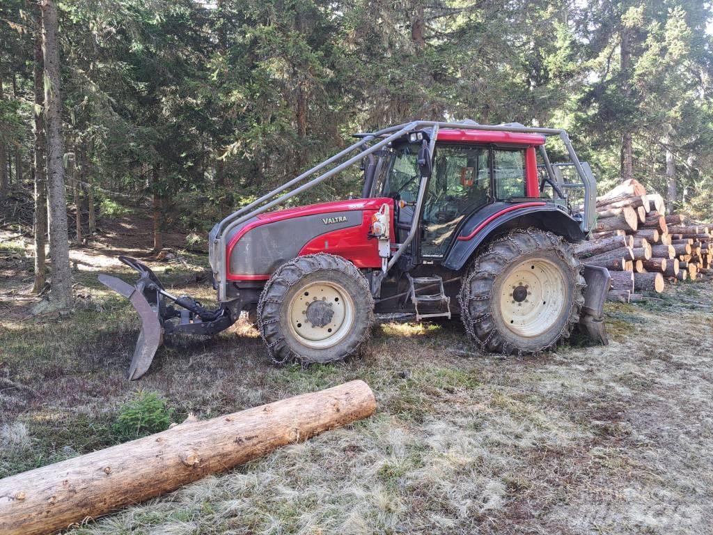 Valtra T 151 Traktoriai
