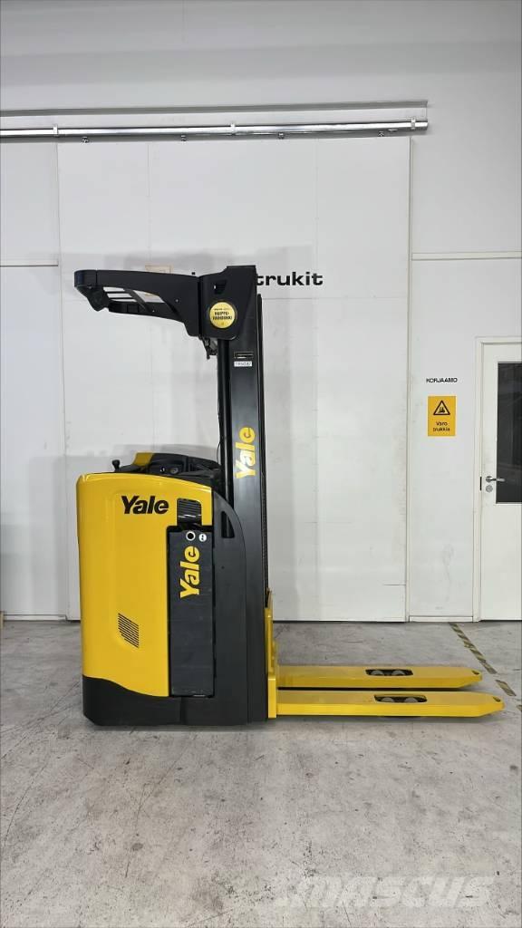 Yale MS 16 S Savaeigiai rietuvai