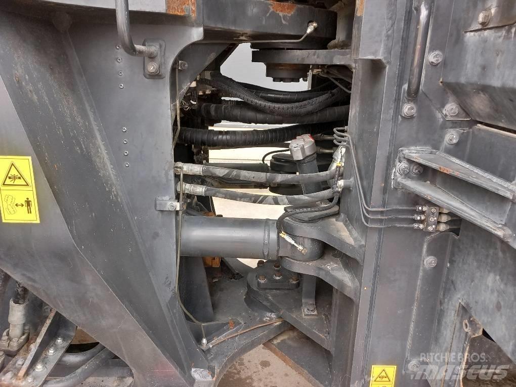 Komatsu WA500-7 Naudoti ratiniai krautuvai