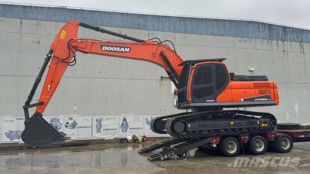 Doosan DX 225 LCA Vikšriniai ekskavatoriai