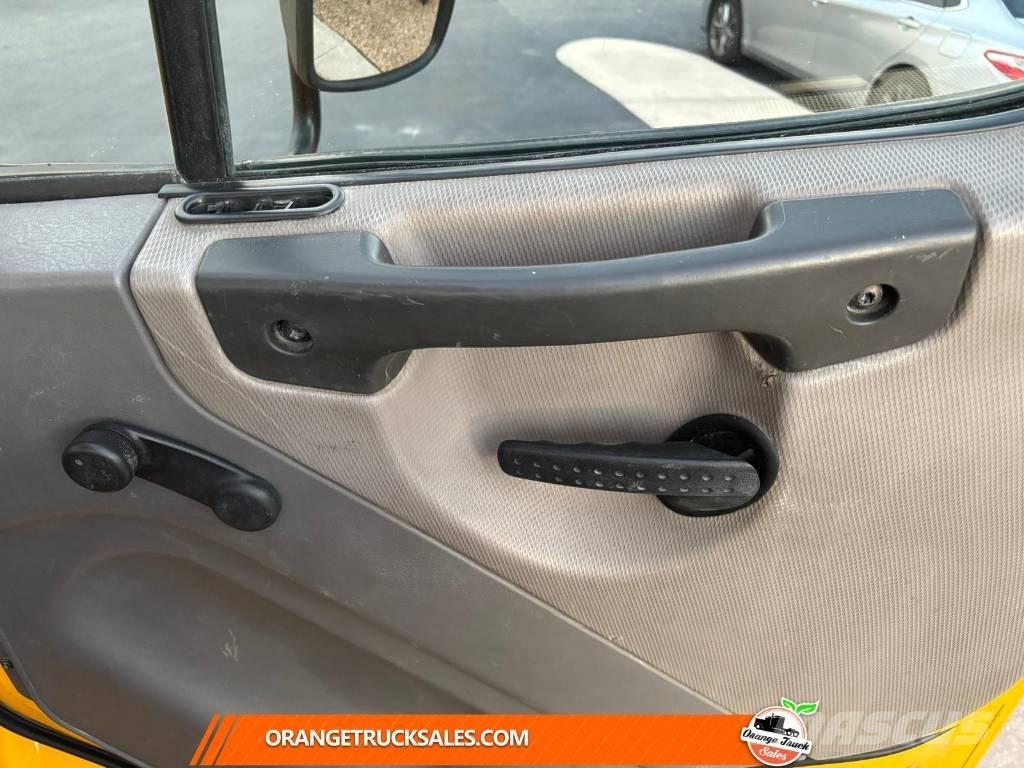 Freightliner M2 Platformos/ Pakrovimas iš šono