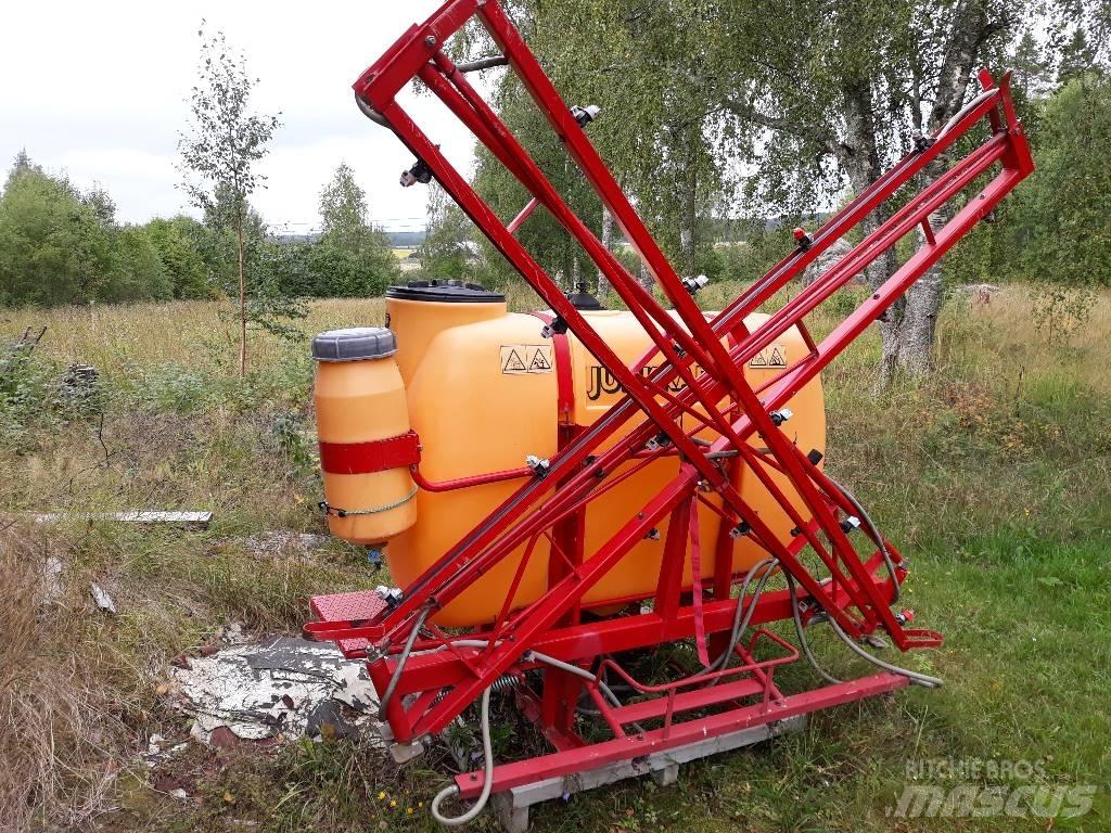 Junkkari 8/700 Įmontuoti purkštuvai