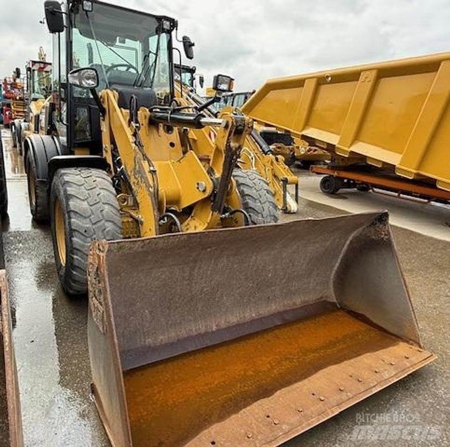 CAT 908M Naudoti ratiniai krautuvai