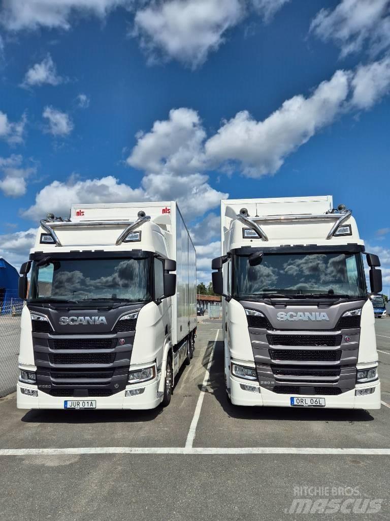 Scania 560R Sunkvežimiai su dengtu kėbulu
