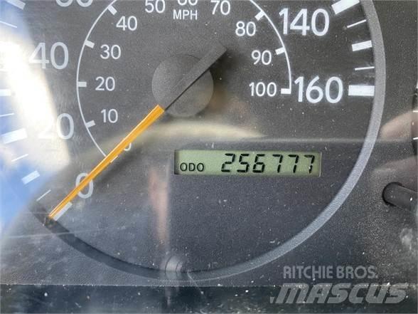 Hino 145 Gėrimų tiekimo sunkvežimiai