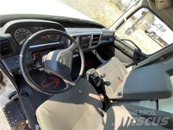 Hino 338 Sunkvežimiai su dengtu kėbulu