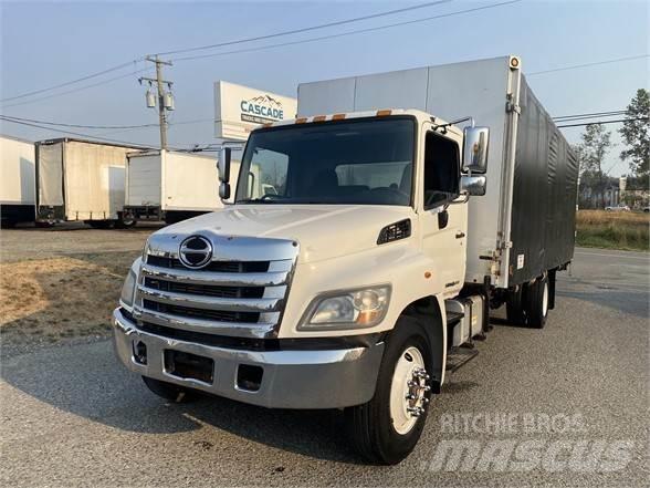 Hino 338 Priekabos su tentu