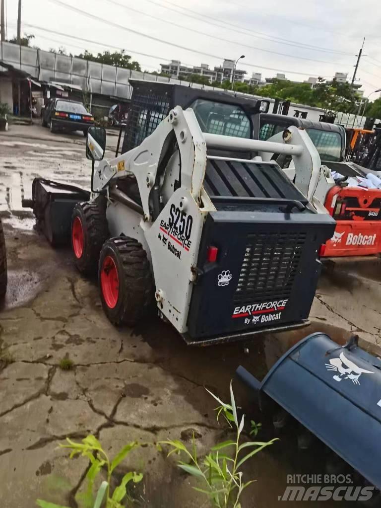 Bobcat S 250 Krautuvai su šoniniu pasukimu