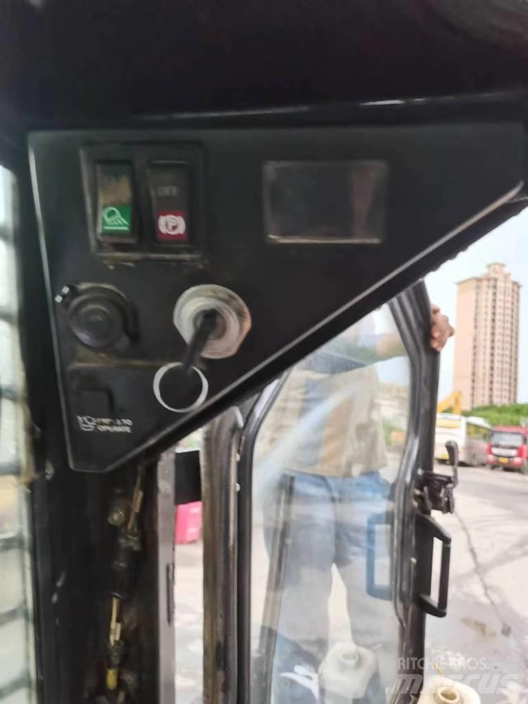 Bobcat S 250 Krautuvai su šoniniu pasukimu