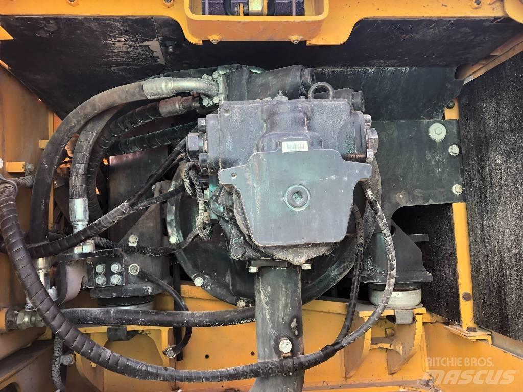 Komatsu 350 Vikšriniai ekskavatoriai