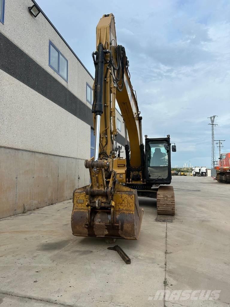 CAT 323 D LN Vikšriniai ekskavatoriai
