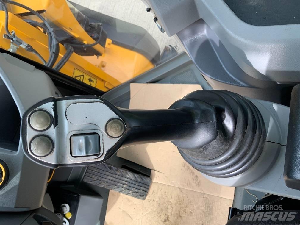 JCB 437 HT Naudoti ratiniai krautuvai