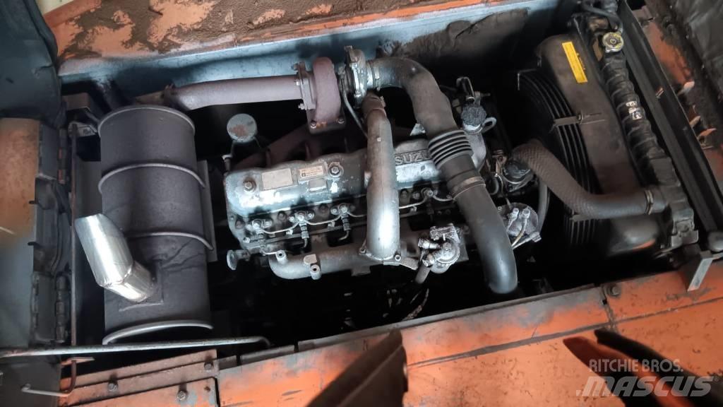 Hitachi EX 200-2 Vikšriniai ekskavatoriai
