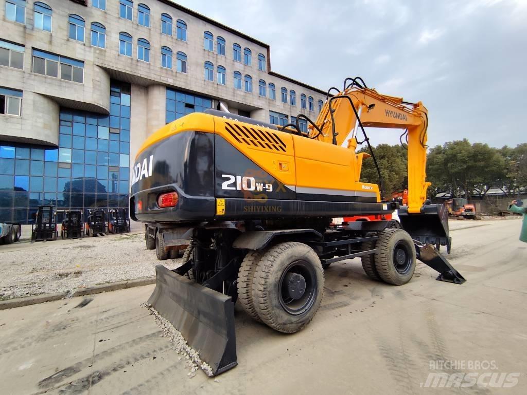 Hyundai 210W-9 Ratiniai ekskavatoriai