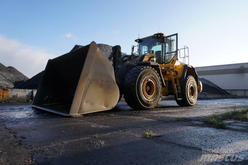 Volvo L180G Bj 2013' Naudoti ratiniai krautuvai