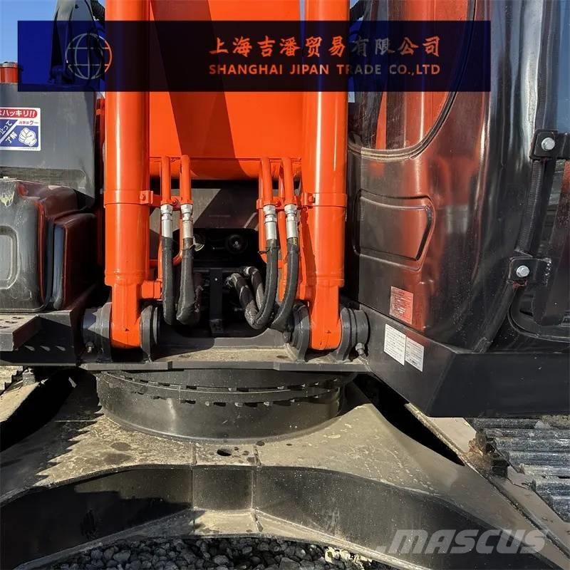 Hitachi ZX 200 Vikšriniai ekskavatoriai