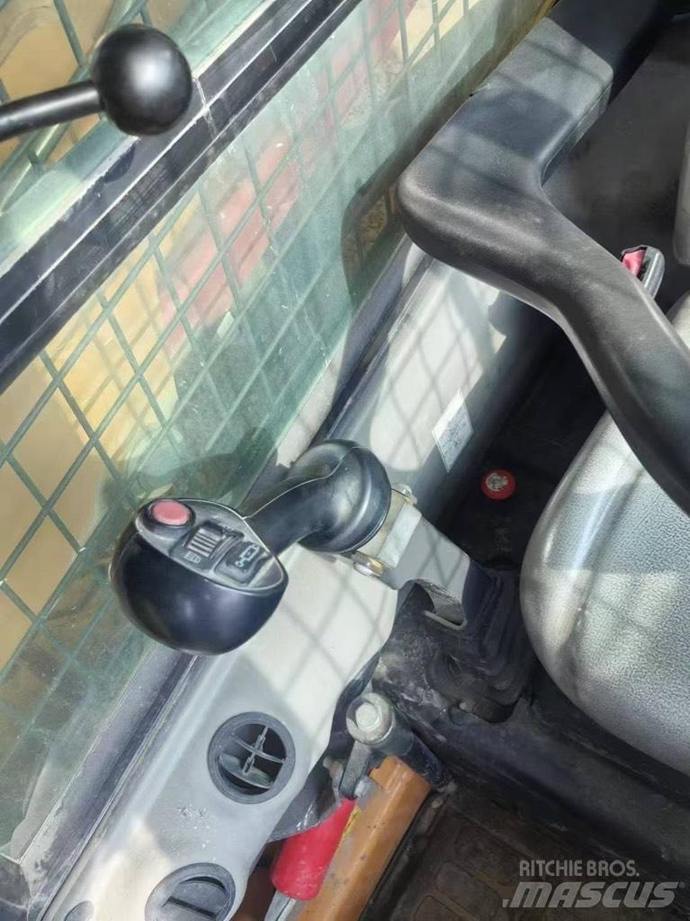 CASE SR 200 Krautuvai su šoniniu pasukimu