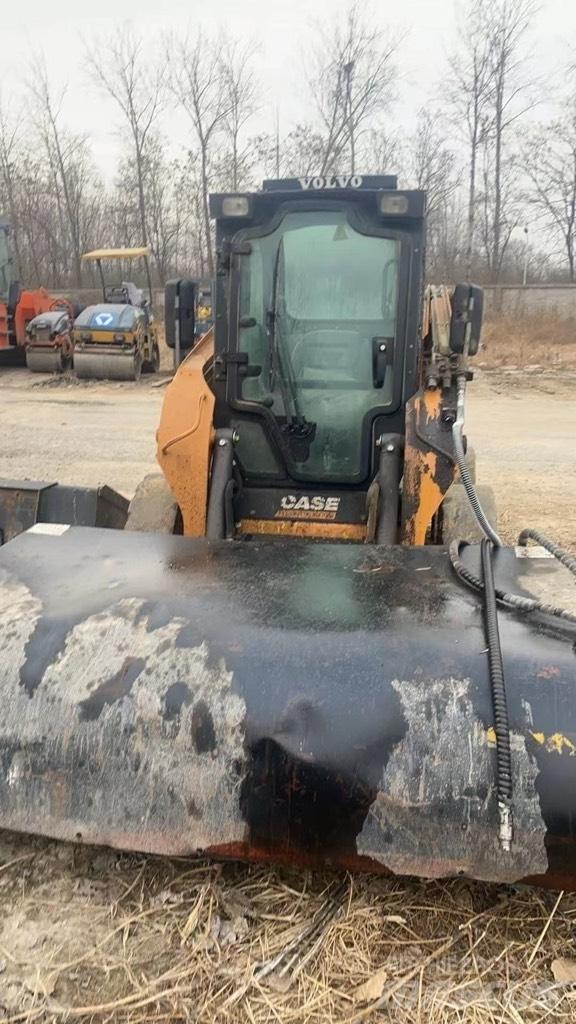 CASE SR 200 Krautuvai su šoniniu pasukimu