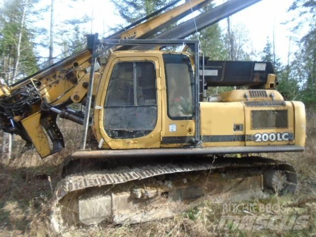 John Deere 200 LC Miško krautuvai