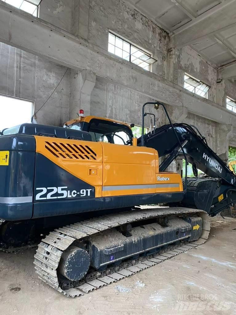 Hyundai 225LC-9 Vikšriniai ekskavatoriai