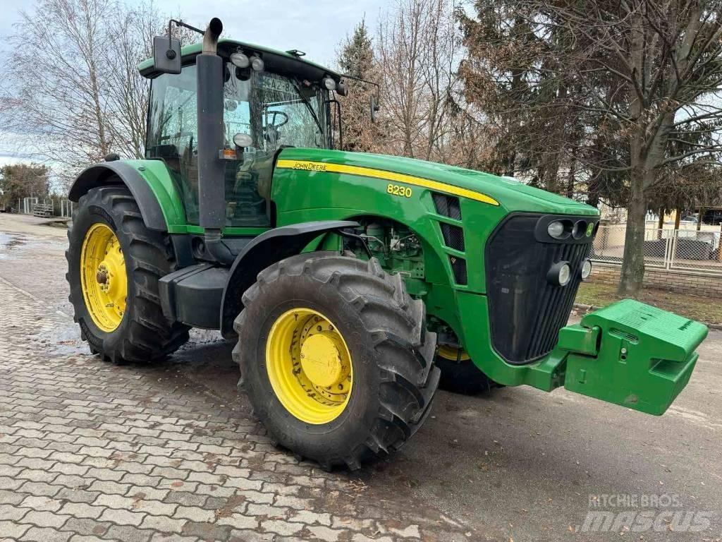 John Deere 8230 Traktoriai