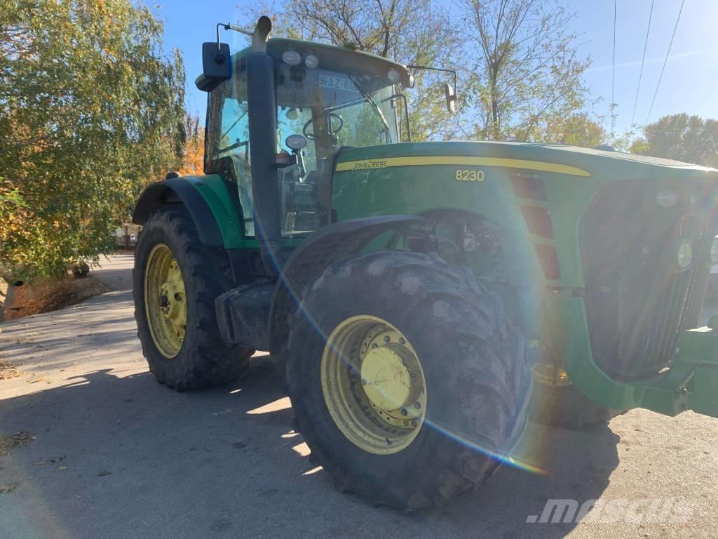John Deere 8230 Traktoriai