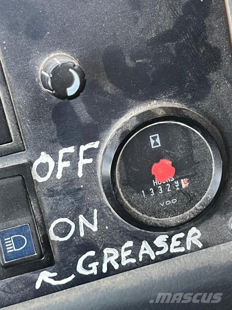 Volvo L 180 E Naudoti ratiniai krautuvai