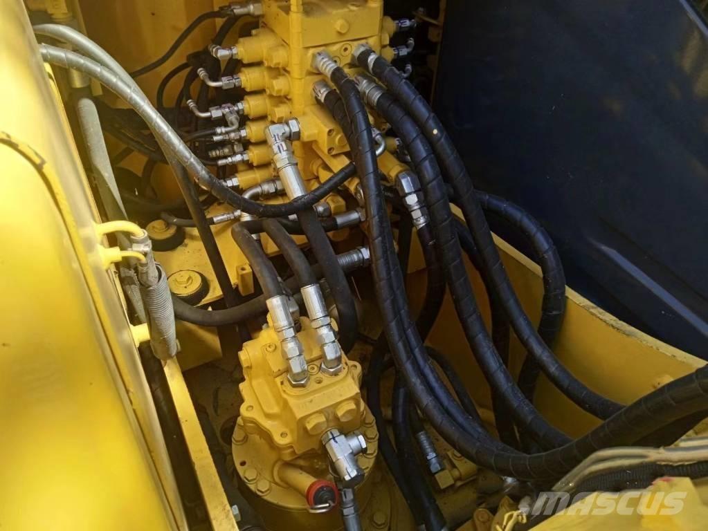 Komatsu PC130-7 Vikšriniai ekskavatoriai
