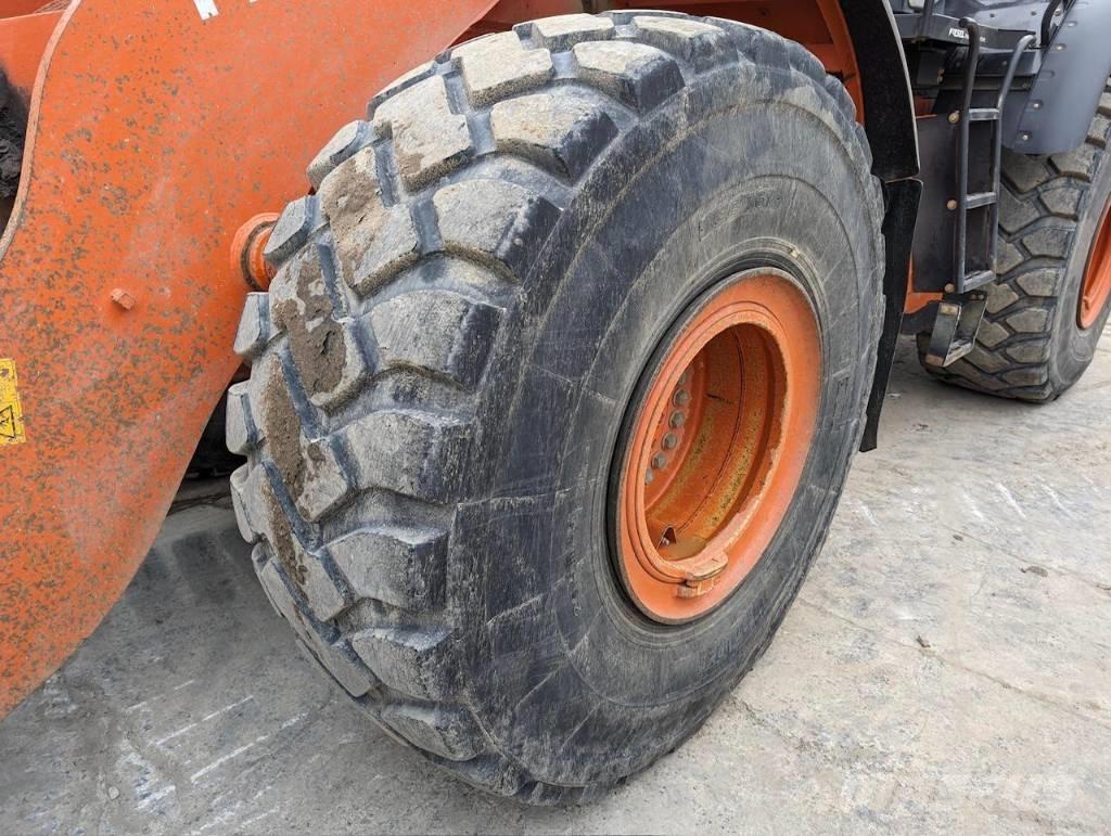 Hitachi ZW 330 Naudoti ratiniai krautuvai