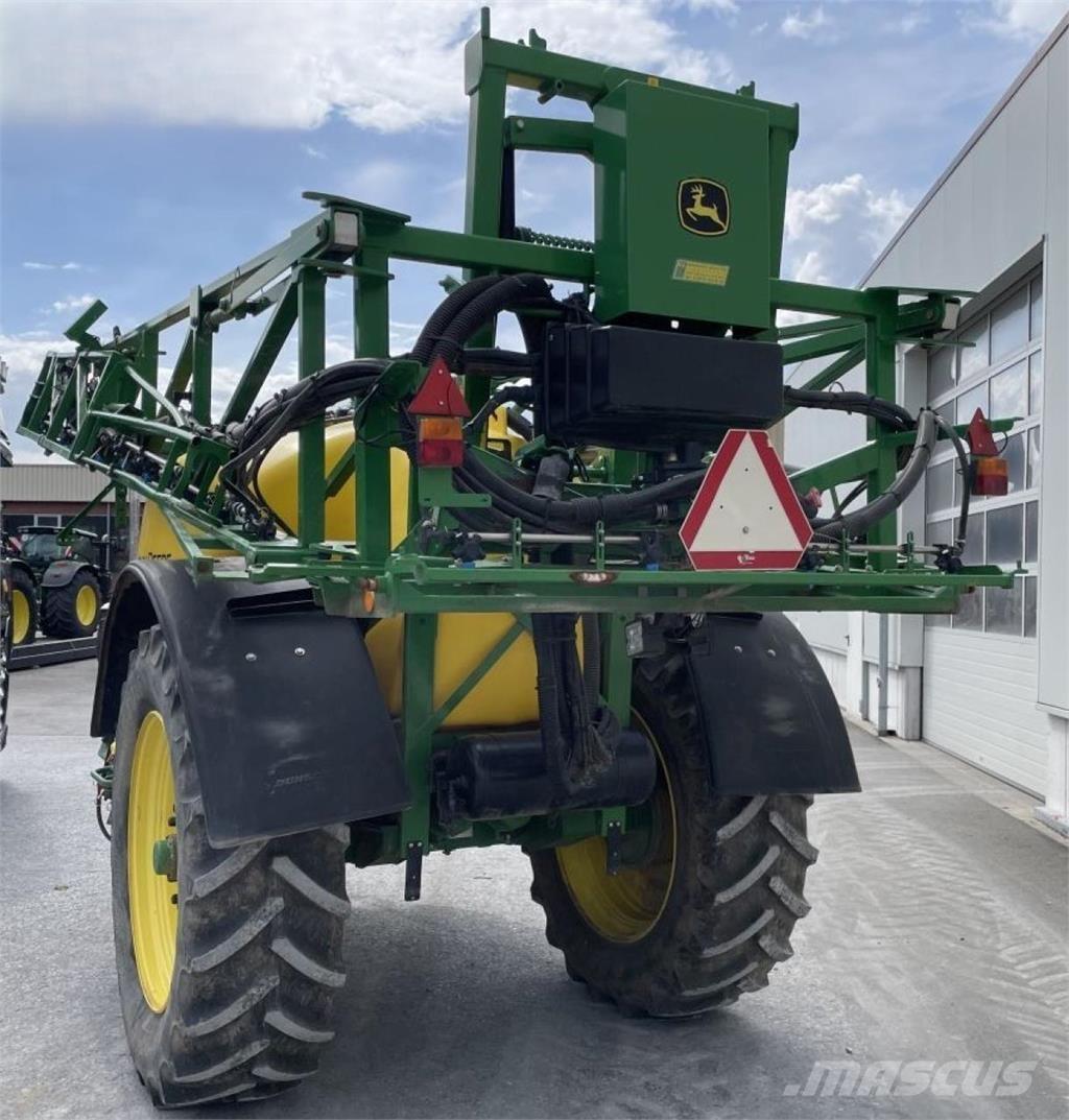 John Deere M 740 i Prikabinami purkštuvai