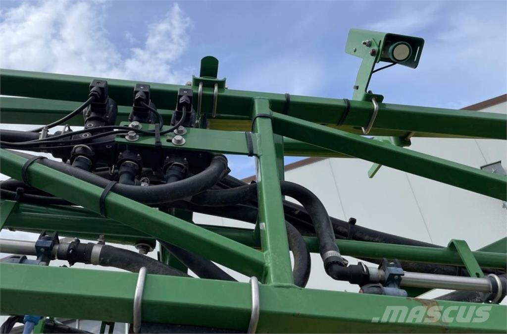 John Deere M 740 i Prikabinami purkštuvai