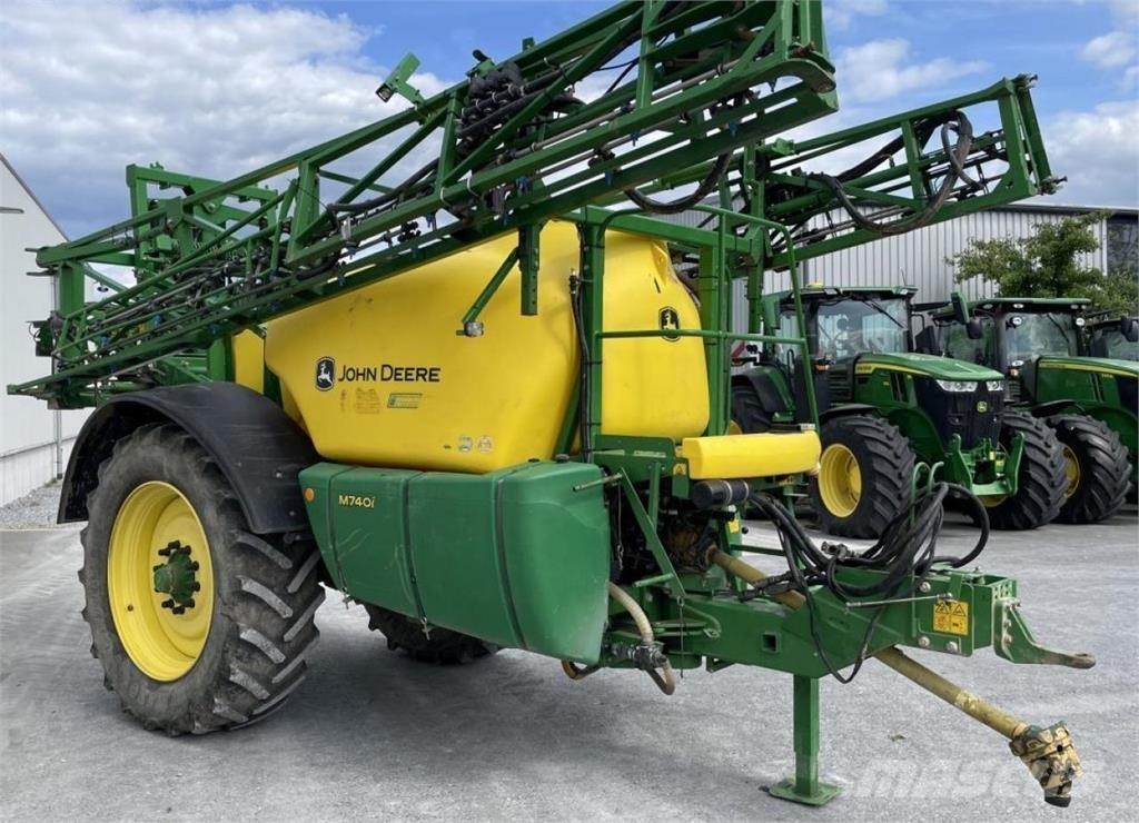 John Deere M 740 i Prikabinami purkštuvai