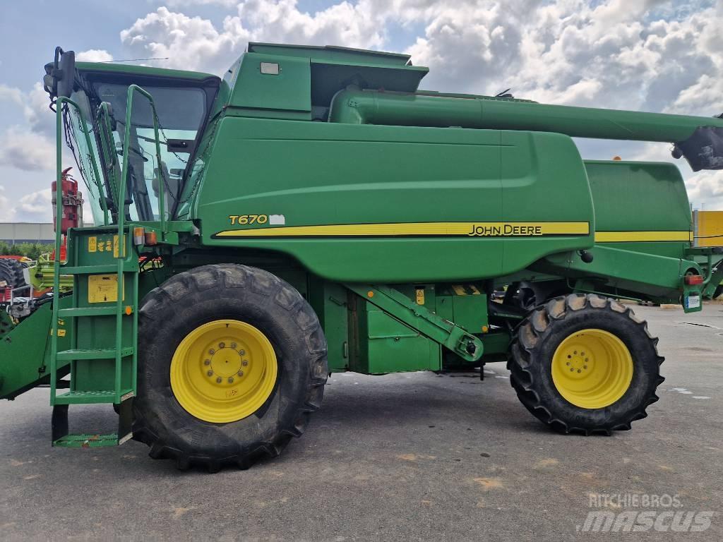 John Deere T670 Derliaus nuėmimo kombainai