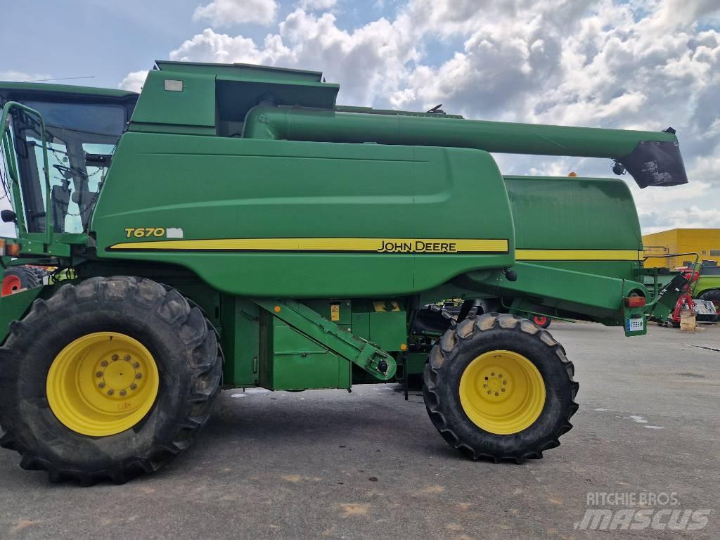 John Deere T670 Derliaus nuėmimo kombainai