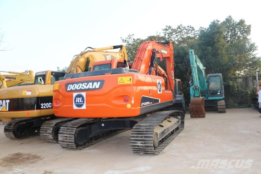 Doosan dx225 Vikšriniai ekskavatoriai