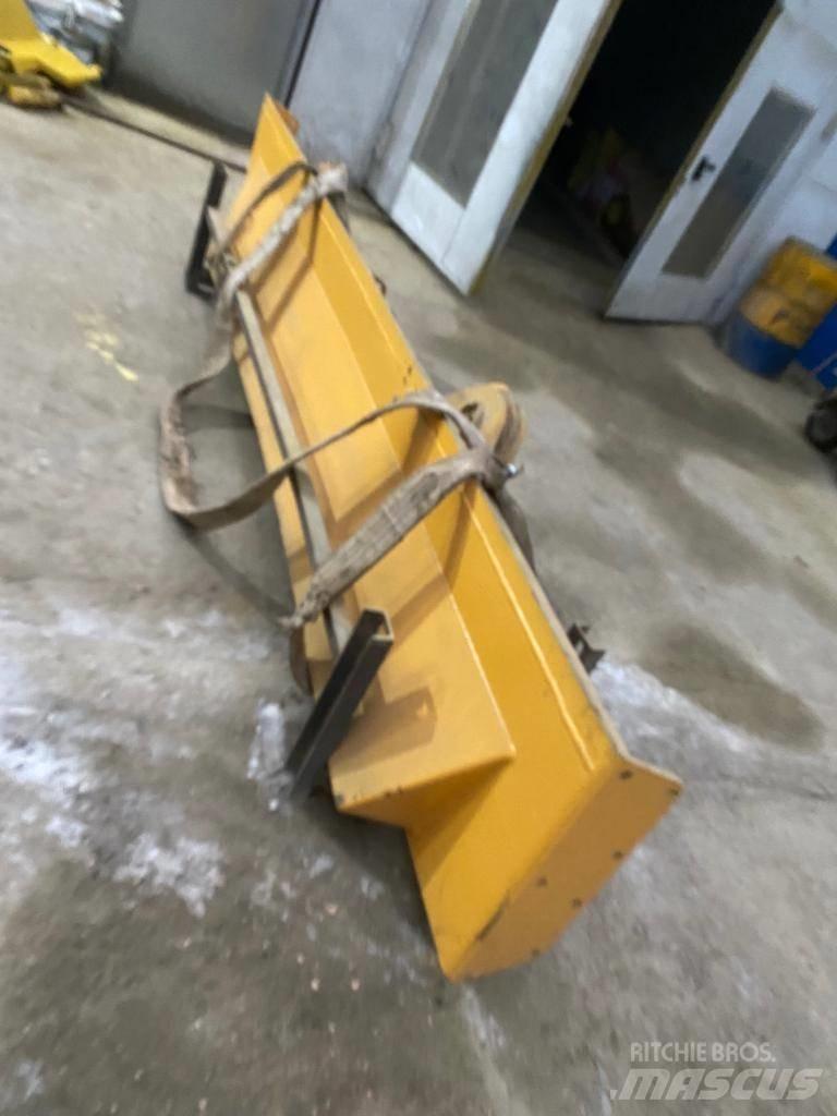 Volvo A 40 F Galiniai žibintai